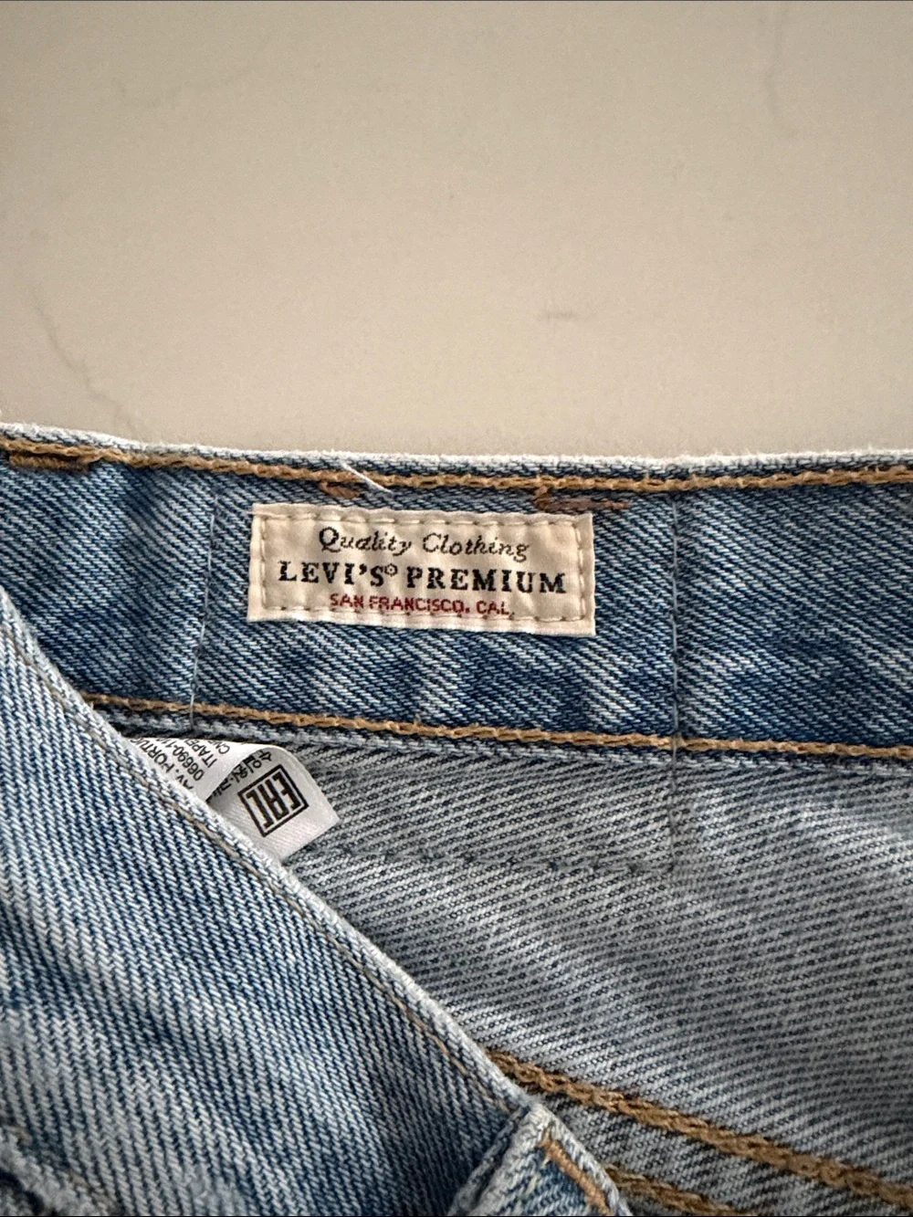 Levis 501 Original High Rise Distressed Denim Shorts Medium Wash Blue size 30 - Picture 6 of 10